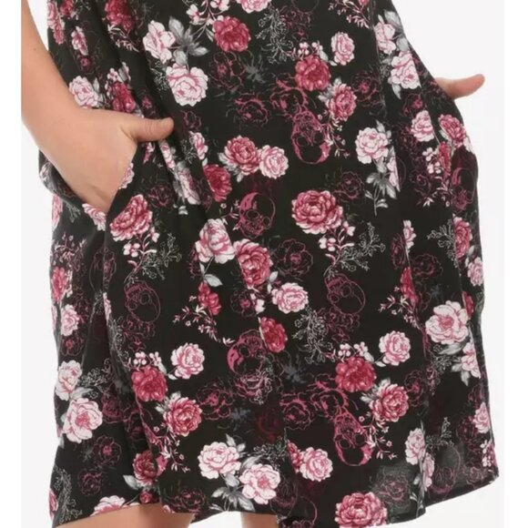 NWT Hot Topic Plus Size Skulls & Roses Cami Dress 20 - Picture 5 of 11
